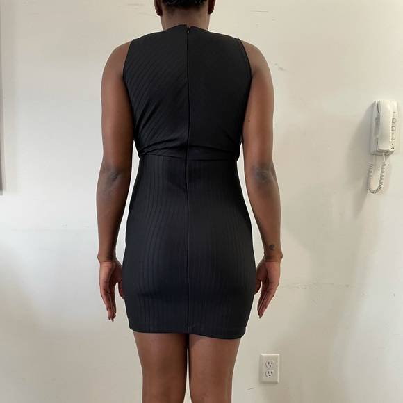 Perfect black dress - Picture 3 of 3